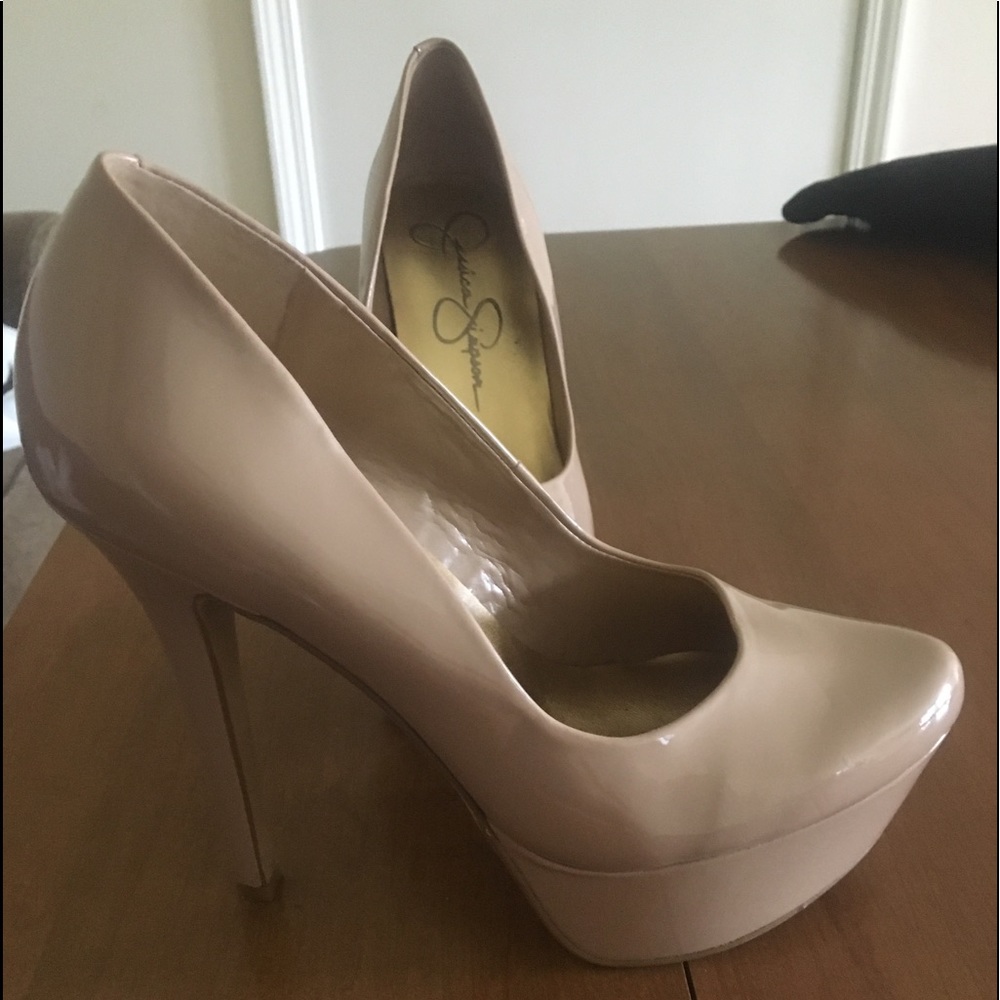 Jessica Simpson pumps